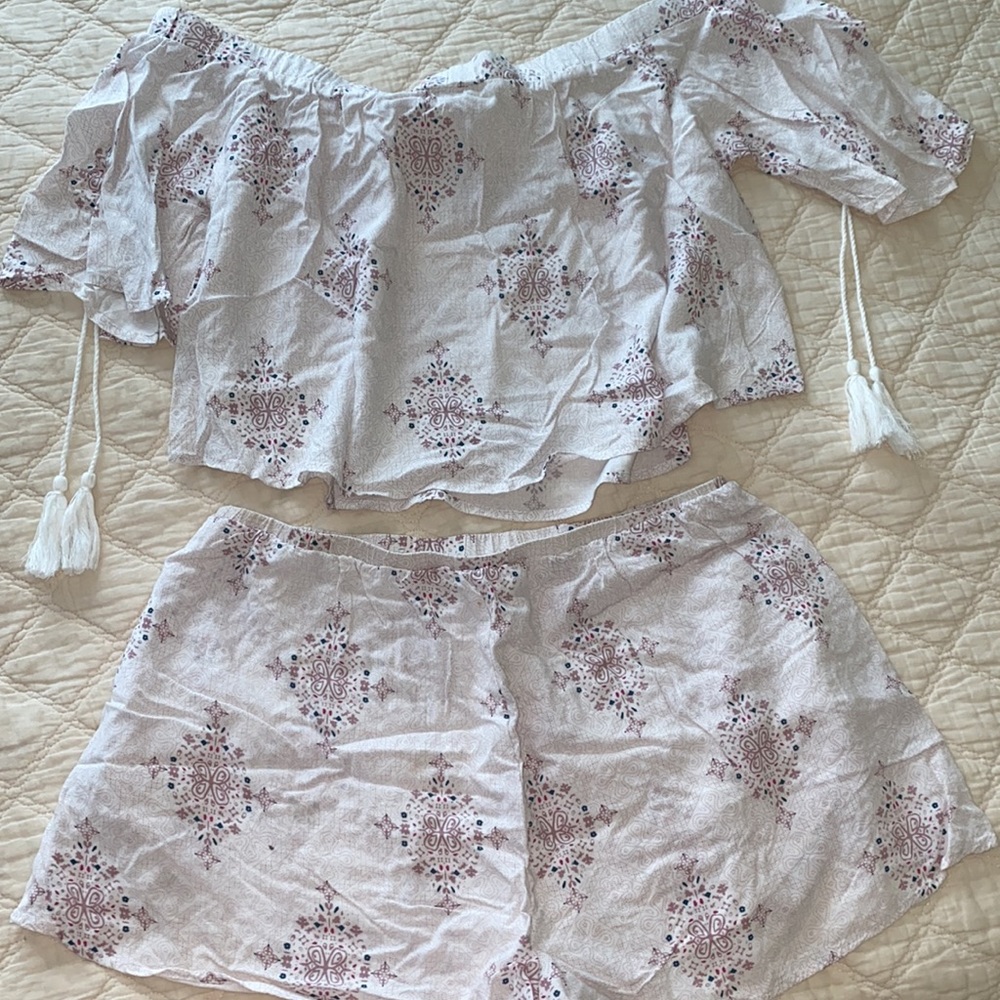 White And Blush Pattern Two Piece Set - image 6